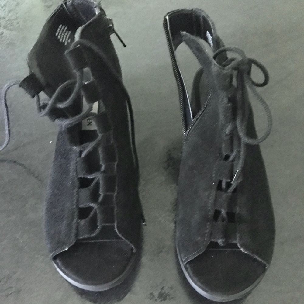 Steve Madden Lace up Suede Sandal